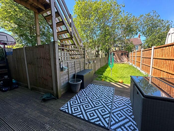 2 Bedroom Flat For Sale In Westminster Drive, Westcliff-On-Sea, Essex, SS0
