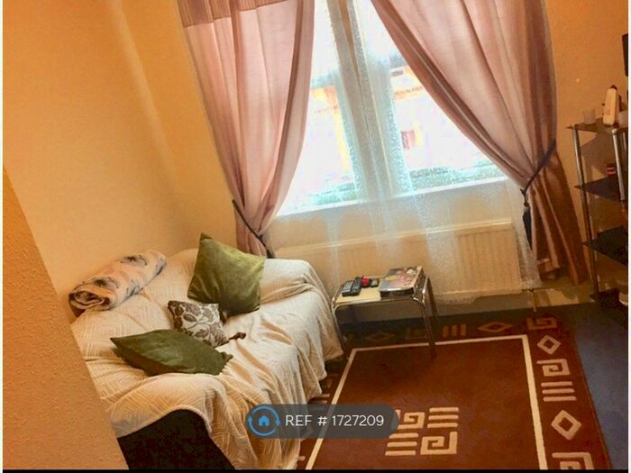 1 Bedroom Flat To Rent In Burford Road, Nottingham, NG7