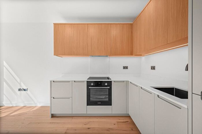 1 Bedroom Apartment To Rent In Hollybush Gardens, London, E2