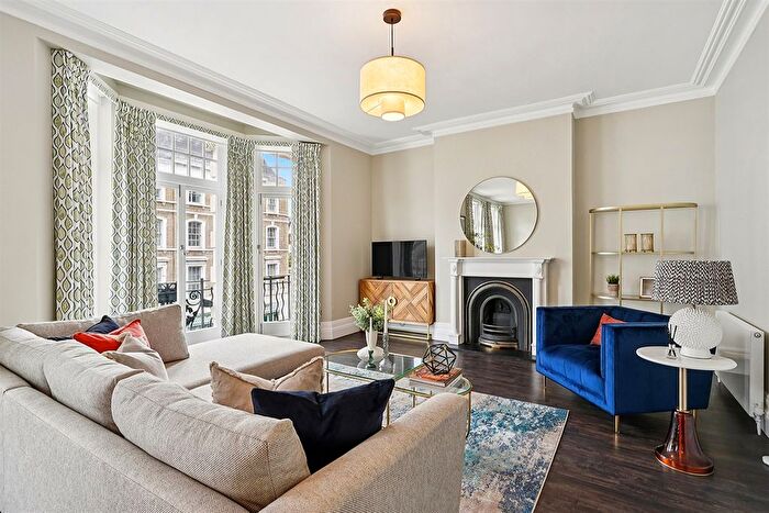 4 Bedroom Flat To Rent In Flat St George's Court, - Gloucester Road, London, SW7