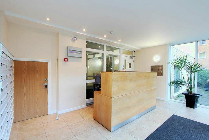 2 Bedroom Flat To Rent In Stratford Square, London, E15