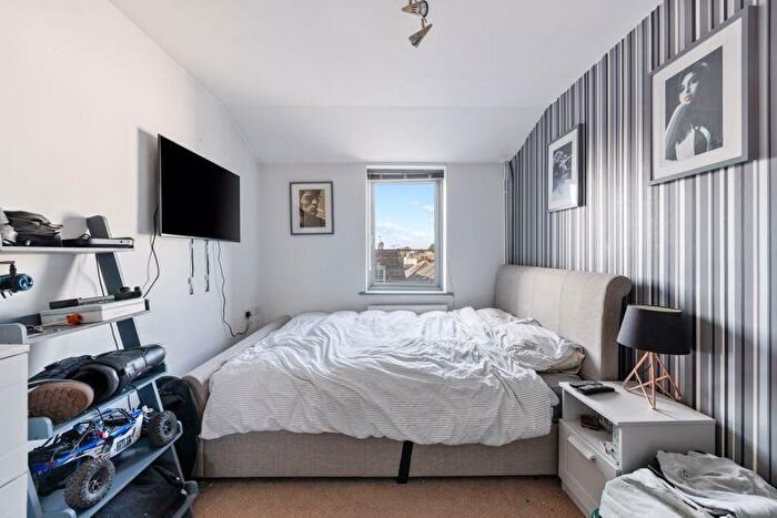 1 Bedroom Flat For Sale In East Walls, Chichester, PO19