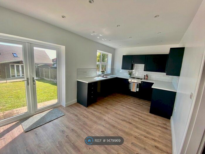 3 Bedroom Semi-Detached House To Rent In Thornely Avenue, Dodworth, Barnsley, S75