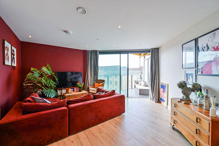 2 Bedroom Flat For Sale In Churchyard Row, Elephant And Castle, London, SE11