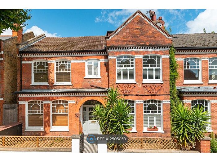 2 Bedroom Flat To Rent In Wandsworth Common, London, SW17