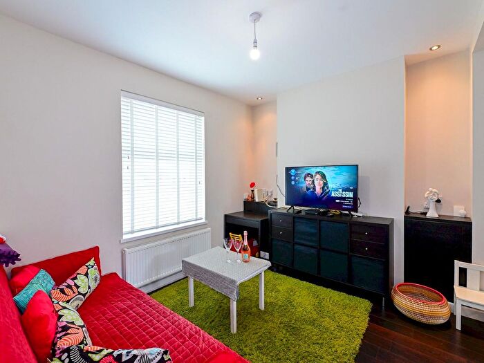 2 Bedroom Flat To Rent In Whitchurch, CF14
