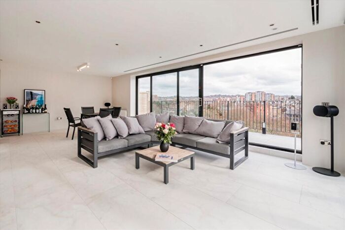 3 Bedroom Flat To Rent In Kilburn High Road, West Hampstead, NW6