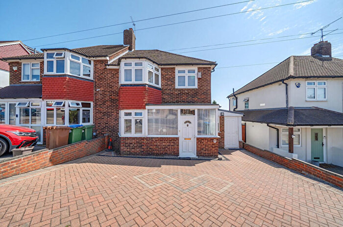 3 Bedroom Semi Detached House For Sale In Kimberley Drive, Sidcup, DA14