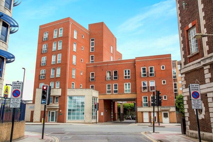 2 Bedroom Flat To Rent In Canute Road, Southampton, Hampshire, SO14