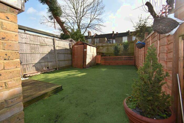 1 Bedroom Flat To Rent In Barrow Road, Streatham SW16