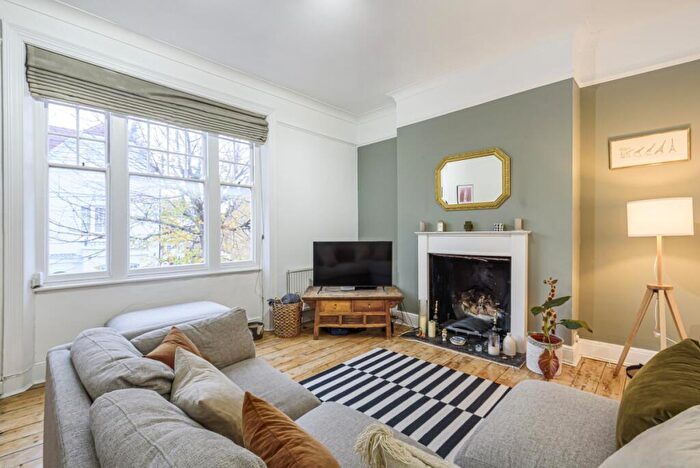 3 Bedroom Flat To Rent In Kersley Street, Battersea, London, SW11
