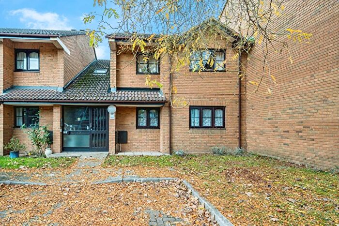 2 Bedroom Apartment For Sale In Coulson Way, Burnham, Slough, SL1