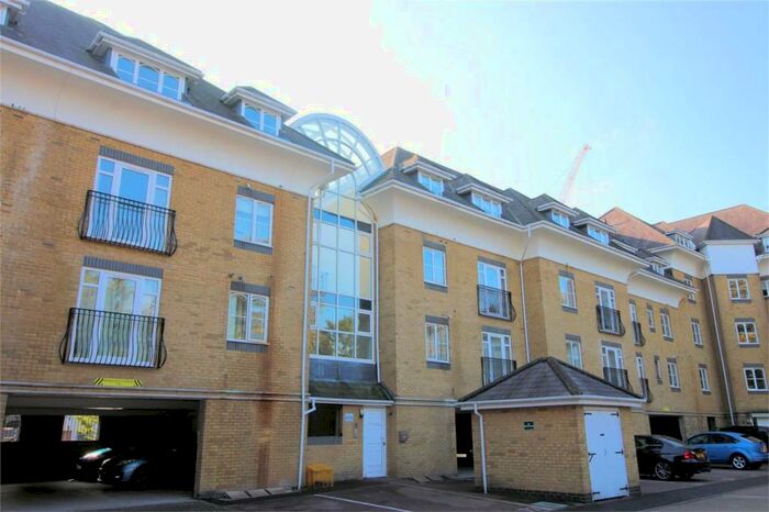 2 Bedroom Flat To Rent In Woking, GU21