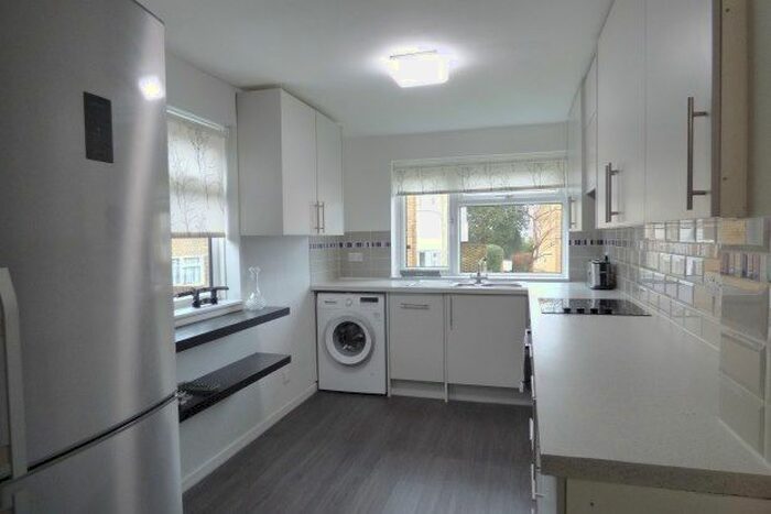2 Bedroom Flat To Rent In Chenies Close, Tunbridge Wells, TN2