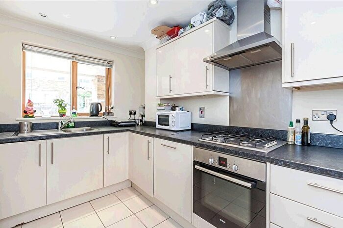 4 Bedroom Terraced House To Rent In Pancras Way, Bow, London, E3