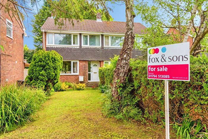 3 Bedroom Semi-Detached House For Sale In Whitebeam Way, North Baddesley, Southampton, SO52