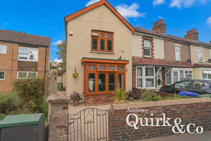 3 Bedroom End Of Terrace House For Sale In Dock Road, Grays, RM17