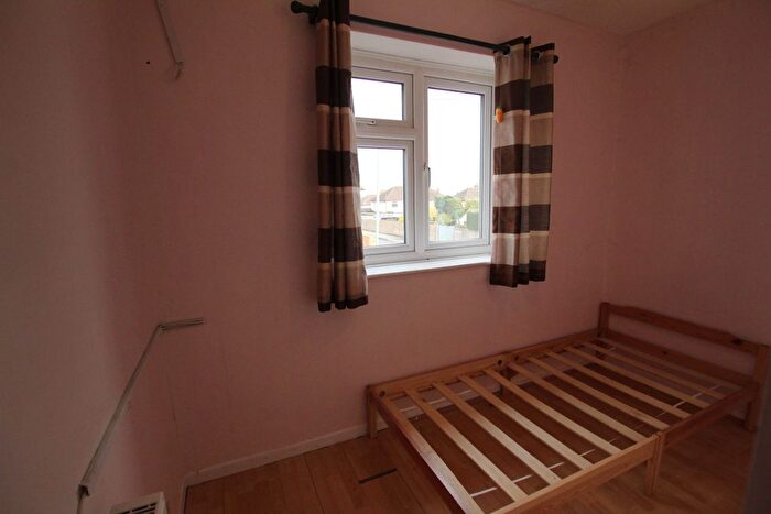 4 Bedroom Terraced House For Sale In Yeomen Way, Ilford, IG6