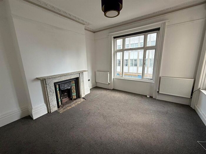 4 Bedroom Apartment To Rent In Queens Road, Brighton, BN1