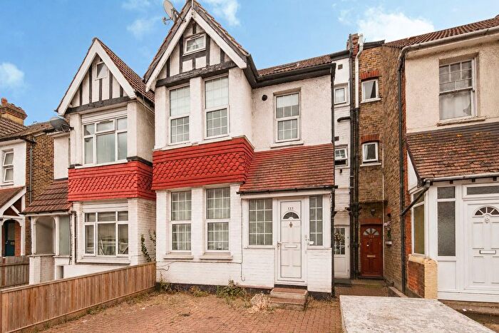 2 Bedroom Flat For Sale In Melfort Road, Thornton Heath, CR7