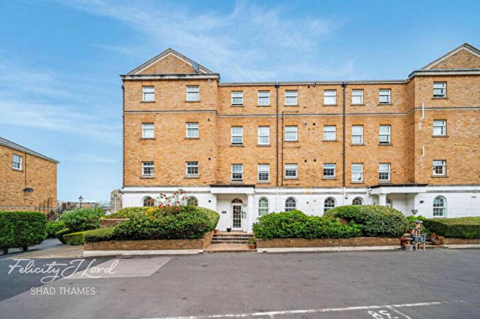 2 Bedroom Flat For Sale In Edward Square, Rotherhithe Street, London, SE16