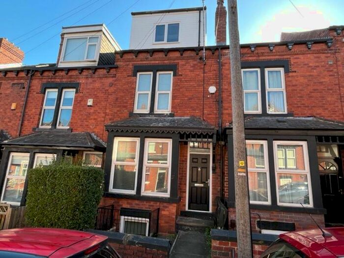 6 Bedroom Terraced House For Sale In Burchett Place, Leeds, LS6