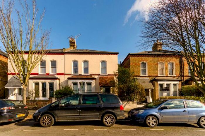2 Bedroom Flat To Rent In Finsbury Park Road, Finsbury Park, London, N4
