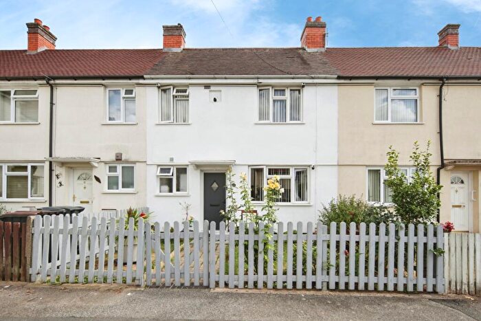 3 Bedroom Semi Detached House For Sale In Barton Road, Nuneaton, Warwickshire, CV10