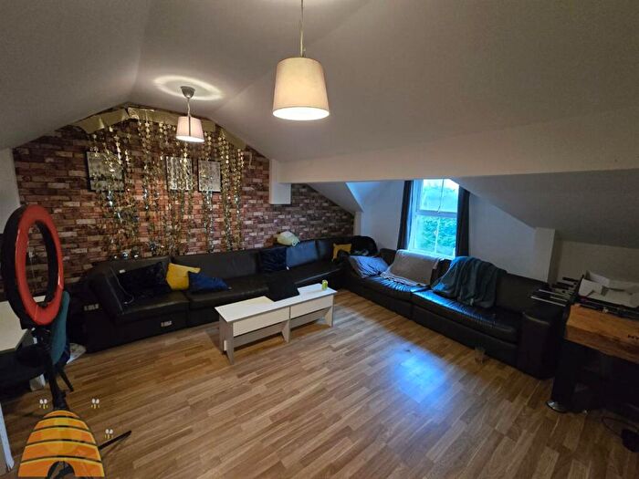 10 Bedroom House To Rent In Aubrey Road Manchester, M14