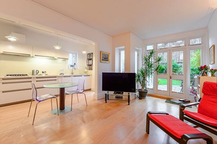 2 Bedroom Flat For Sale In Goldhurst Terrace, South Hampstead, NW6