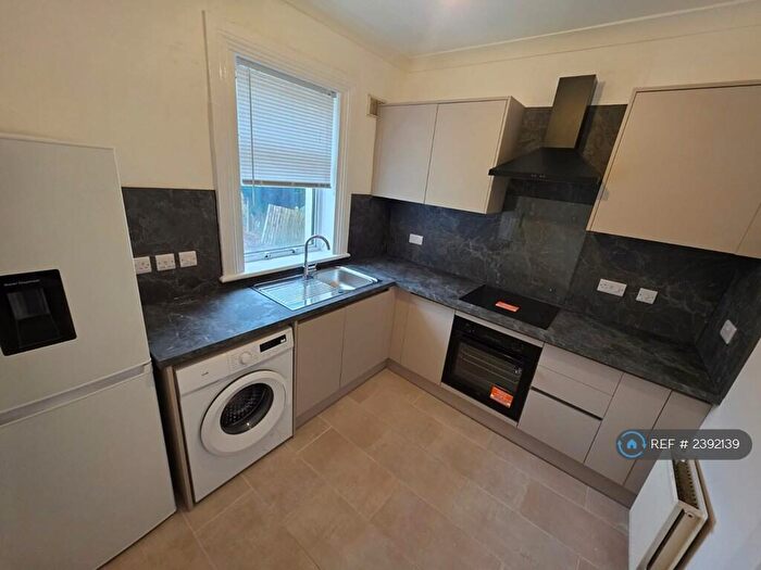 2 Bedroom Flat To Rent In Claud Road, Paisley, PA3