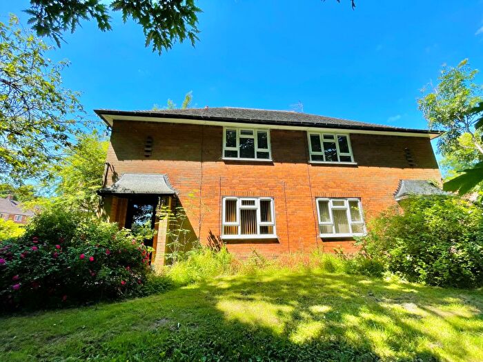 1 Bedroom Flat To Rent In West Park Close, Leeds, LS8