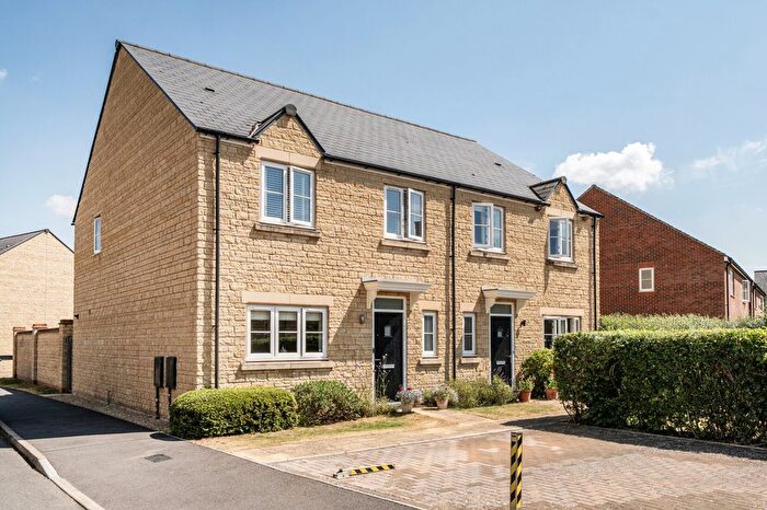 3 Bedroom Semi-Detached House For Sale In Shergold Road, Bampton, OX18