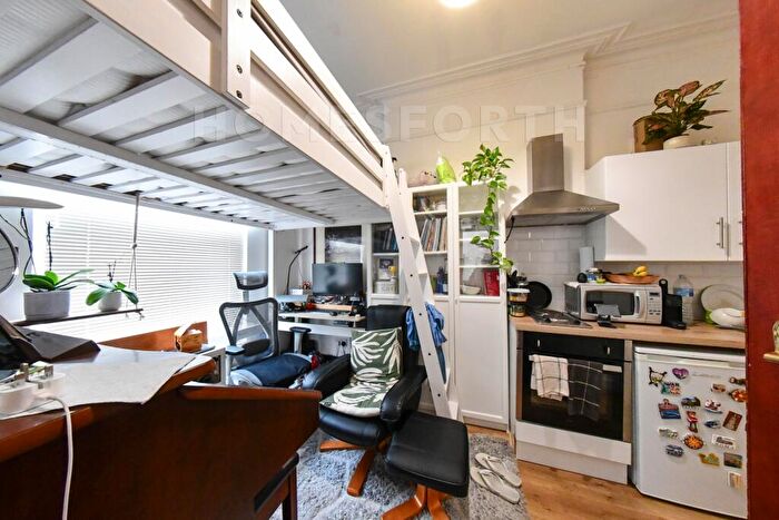 Studio To Rent In Manstone Road, Cricklewood, NW2