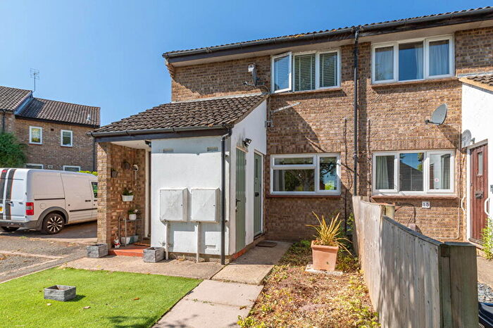 1 Bedroom Maisonette For Sale In Burns Close, Hitchin, Hertfordshire, SG4