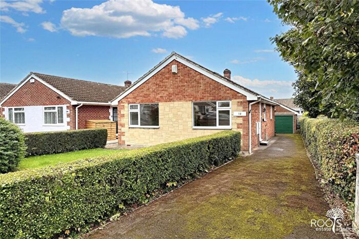 3 Bedroom Bungalow For Sale In Calard Drive, Thatcham, Berkshire, RG18