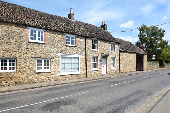 3 Bedroom Semi-Detached House To Rent In Islip Road, Bletchingdon, OX5