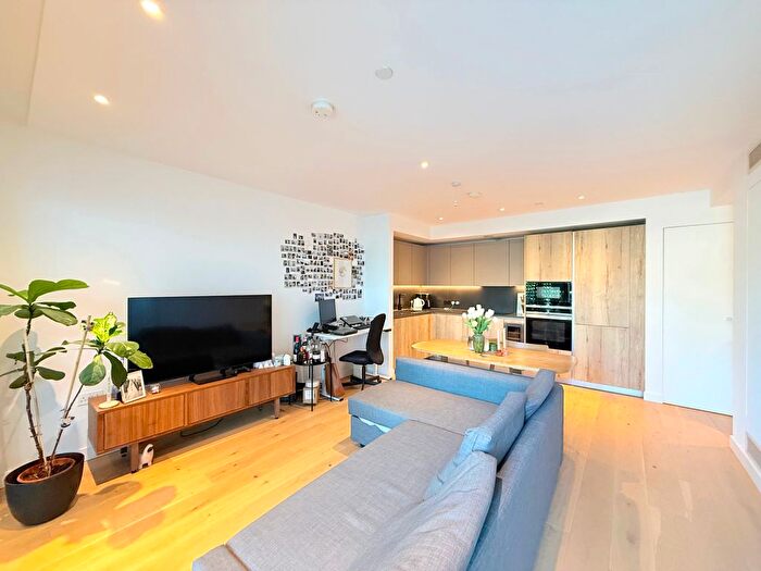 1 Bedroom Flat To Rent In Makers Building, Old Street, N1