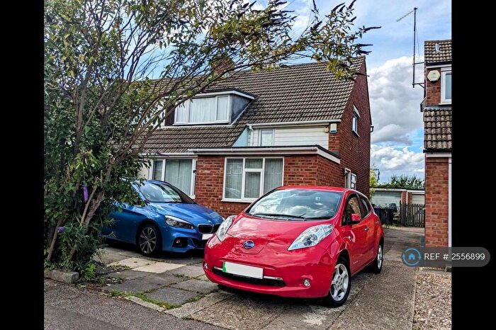 3 Bedroom Semi-Detached House To Rent In Tavistock Road, Cambridge, CB4