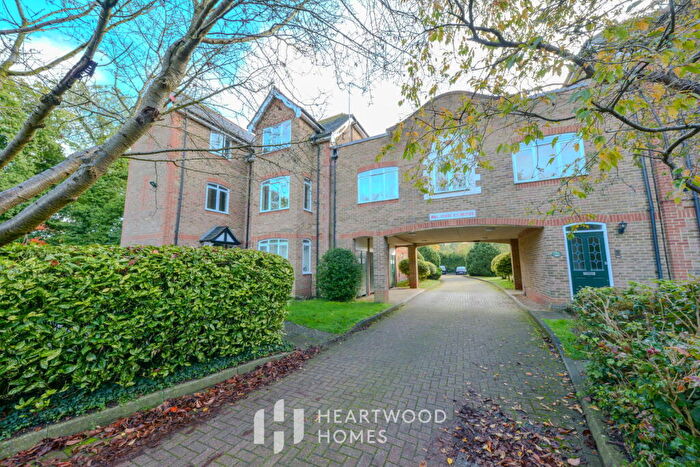 2 Bedroom Apartment For Sale In Latium Close, Holywell Hill, St. Albans, AL1
