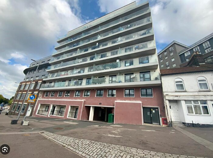 1 Bedroom Flat To Rent In Midland Road, Luton, Bedfordshire, LU2