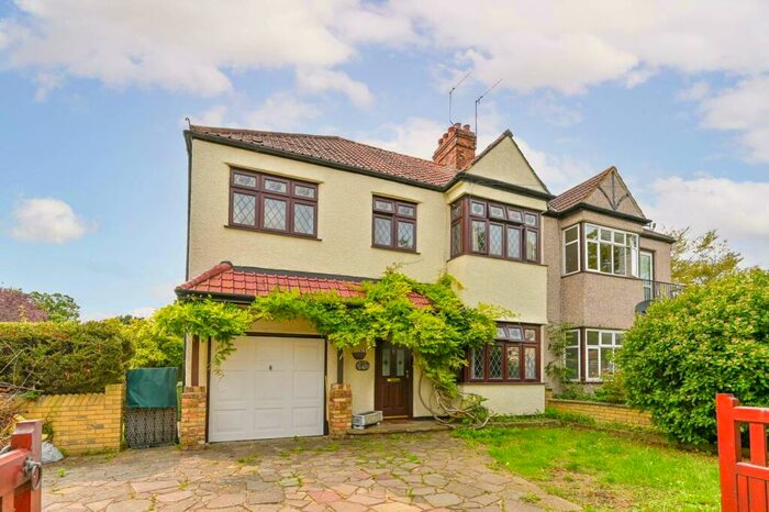 4 Bedroom Semi-Detached House To Rent In Grennel Road, Sutton, SM1