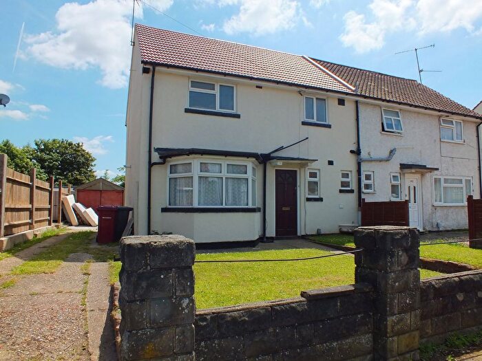 4 Bedroom Semi-Detached House To Rent In Linden Road, South Reading, Berkshire, RG2