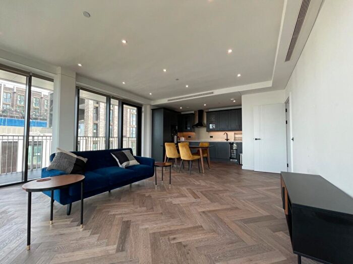 2 Bedroom Flat To Rent In Merino Gardens, London, E1W