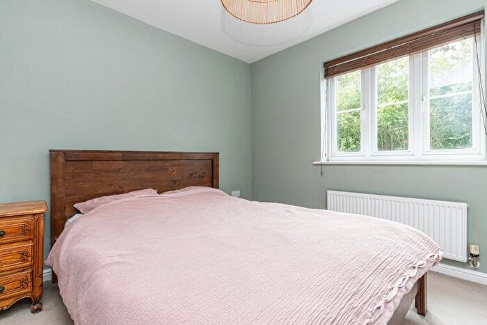 2 Bedroom Apartment To Rent In Meadow Lane, Witney, OX28
