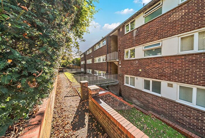 2 Bedroom Flat For Sale In Godstone Mount, Downs Court Road, Purley, CR8