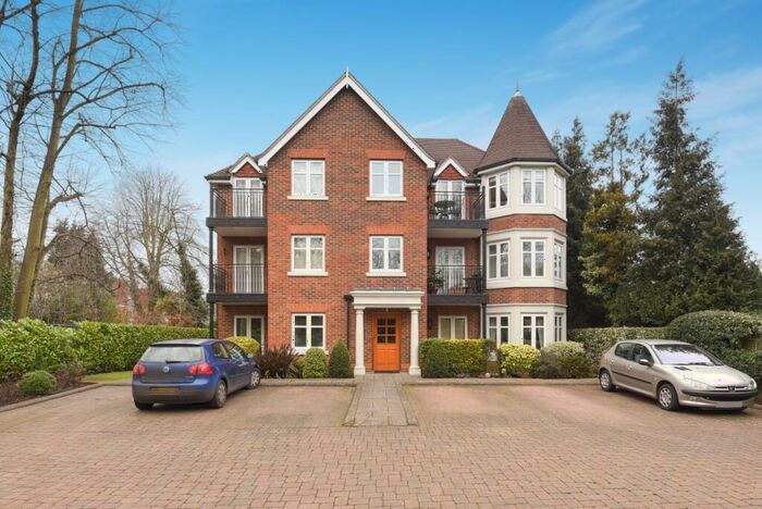 2 Bedroom Apartment To Rent In Old Woking Road West Byfleet, KT14