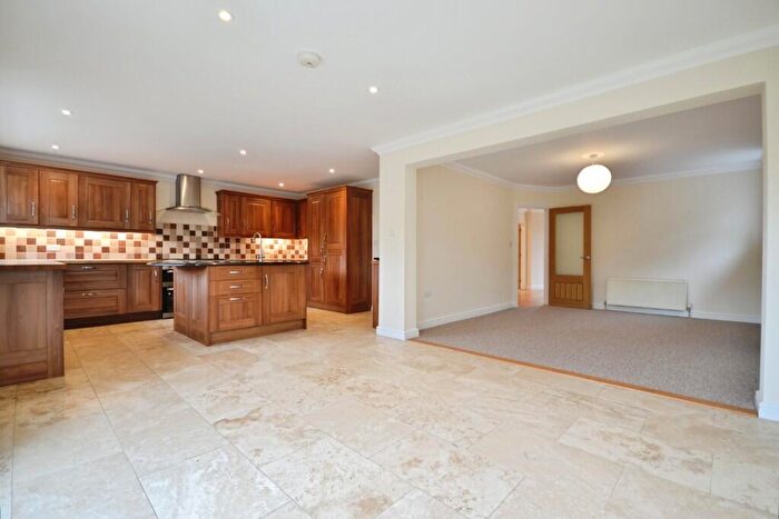 5 Bedroom Chalet To Rent In Chelmsford Road, Shenfield, Essex, CM15