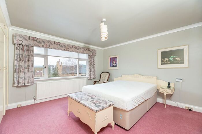4 Bedroom Detached House For Sale In Beck Lane, Bingley, West Yorkshire, BD16