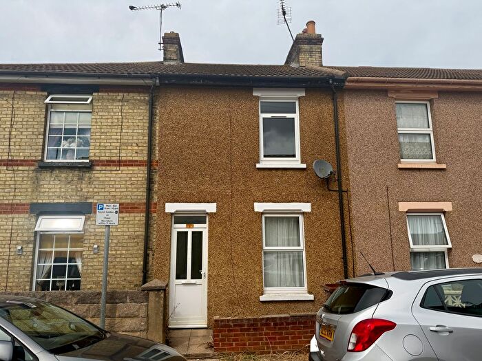 3 Bedroom Terraced House To Rent In Queens Road, Gillingham, ME7